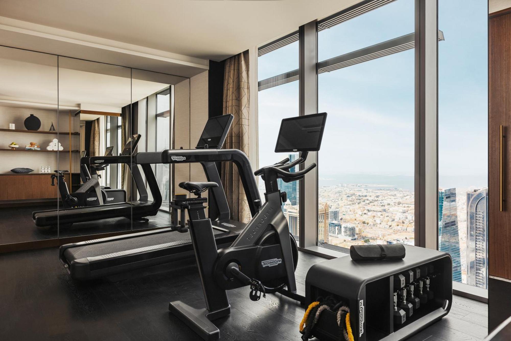 One&Only One Za'Abeel Hotel Dubai Exterior photo The gym at the Ritz-Carlton, DIFC